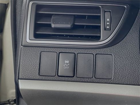 Used 2017 Toyota Camry SE image 11