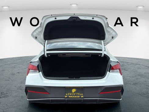 Certified 2025 Hyundai Elantra Sport FWD image 9