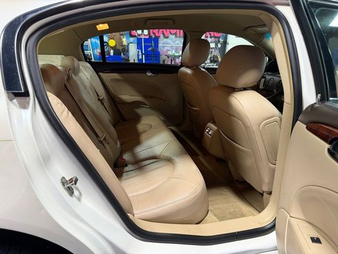 Used 2009 Buick Lucerne CX image 15