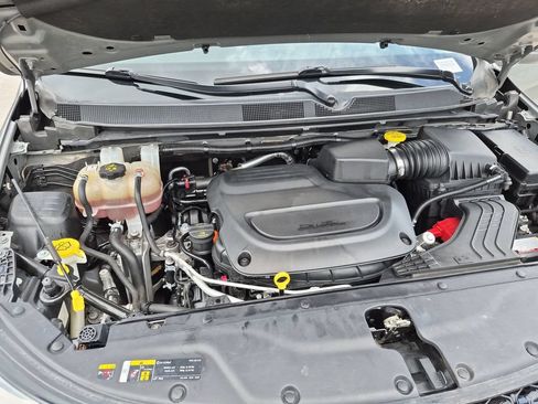 Used 2022 Chrysler Pacifica Touring-L FWD image 16