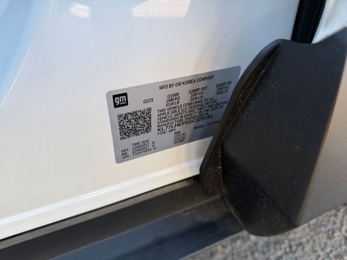 Used 2025 Chevrolet Trax LT image 27