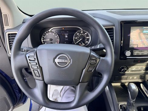 Used 2022 Nissan Frontier SV image 16