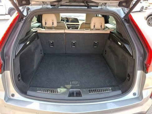 Used 2024 Cadillac XT4 Premium Luxury image 23