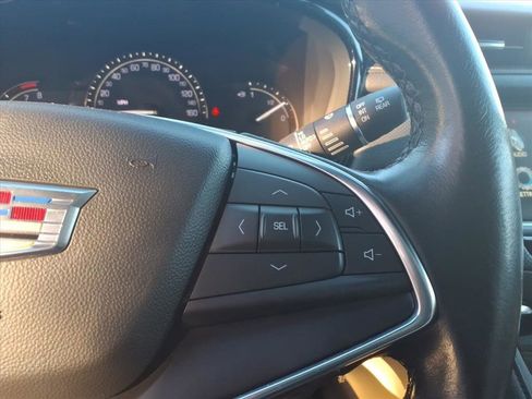 Used 2019 Cadillac XT5 FWD image 16