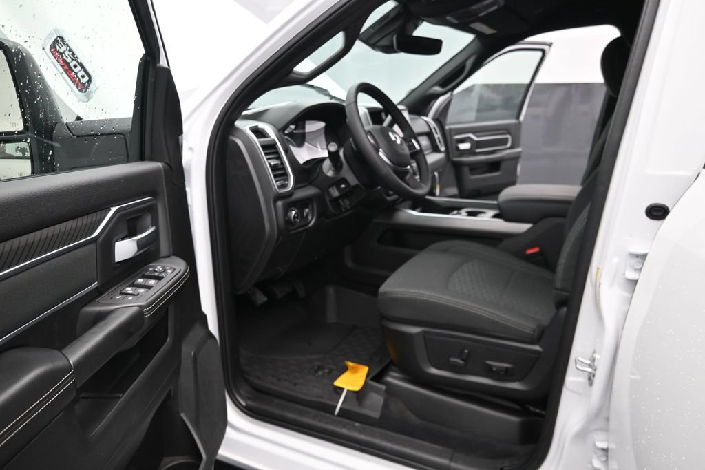 New 2026 RAM 3500 Big Horn AWD/4WD image 16