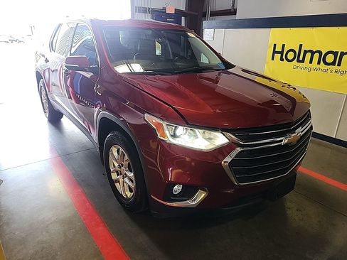 Used 2020 Chevrolet Traverse LT image 2