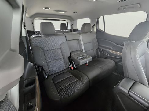 Used 2023 GMC Acadia SLE image 49