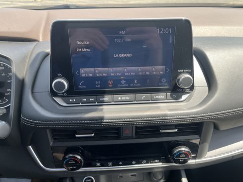 Used 2023 Nissan Rogue SV AWD/4WD image 21