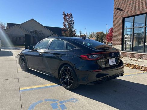 Used 2023 Honda Civic Sport image 9