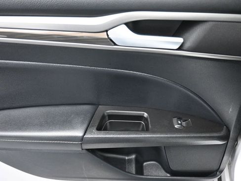 Used 2017 Ford Fusion SE image 29