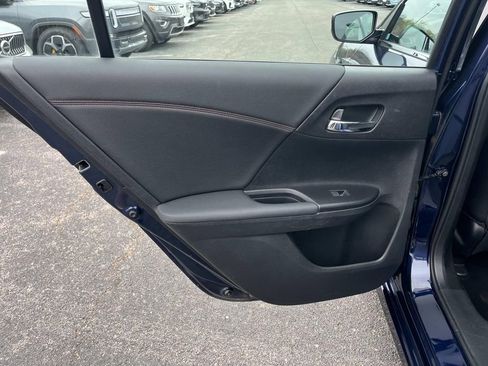 Used 2017 Honda Accord Sport Special Edition image 16