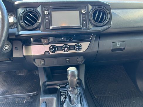 Used 2018 Toyota Tacoma SR image 6