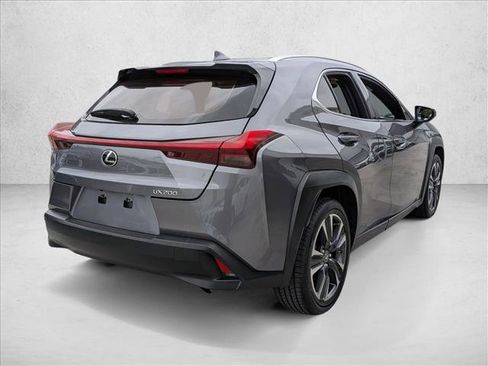 Used 2019 Lexus UX 200 image 5