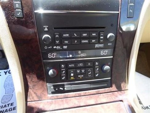 Used 2013 Cadillac Escalade Luxury AWD/4WD image 30