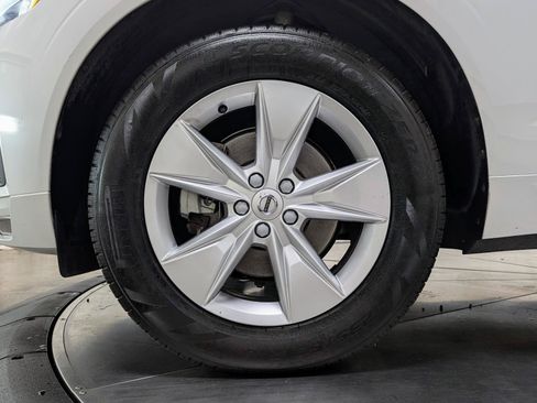 Used 2022 Volvo XC60 B5 Momentum AWD/4WD image 11