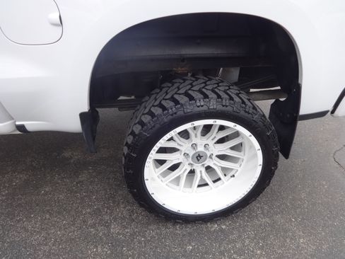 Used 2019 Chevrolet Silverado 1500 Custom Trail Boss w/ Custom Convenience Package image 6