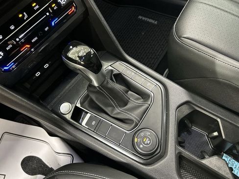Certified 2023 Volkswagen Tiguan SE R-Line image 17