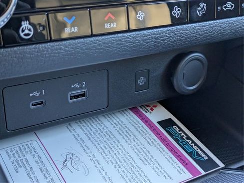 New 2025 Mitsubishi Outlander SEL image 24