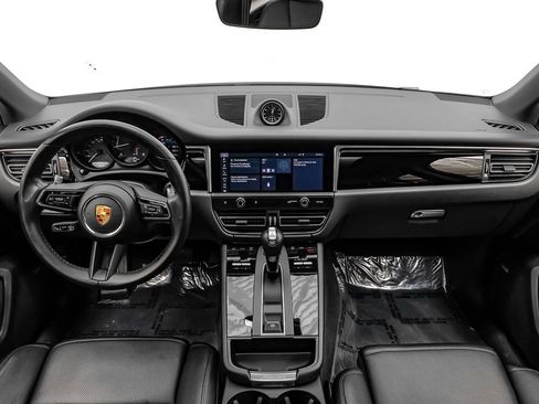 Used 2024 Porsche Macan AWD/4WD image 12