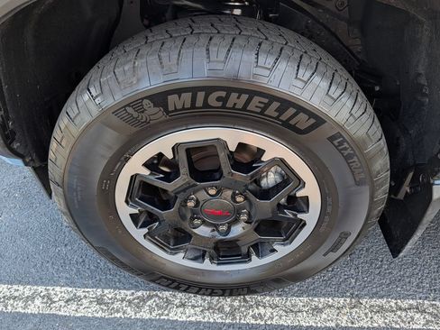 Used 2025 Toyota 4Runner TRD Off-Road Premium w/ Tow Technology Package AWD/4WD image 32
