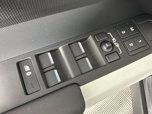 Certified 2024 Land Rover Defender 110 S AWD/4WD image 12