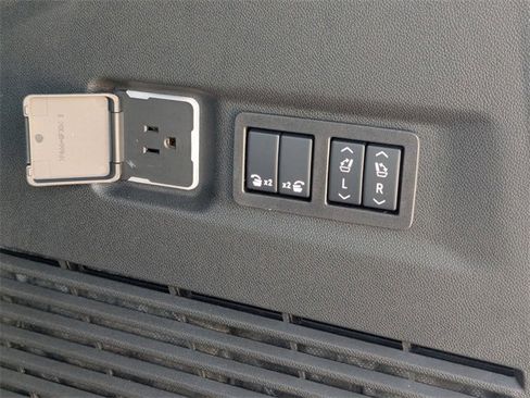 New 2026 Chevrolet Suburban High Country image 34