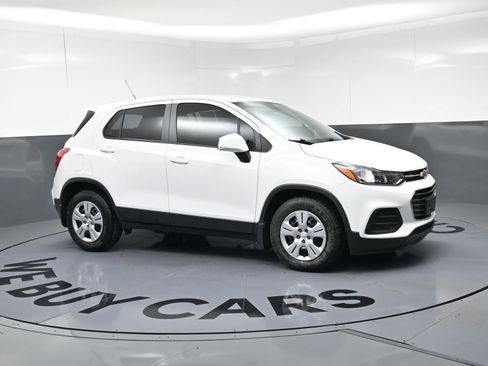 Used 2019 Chevrolet Trax LS FWD image 2