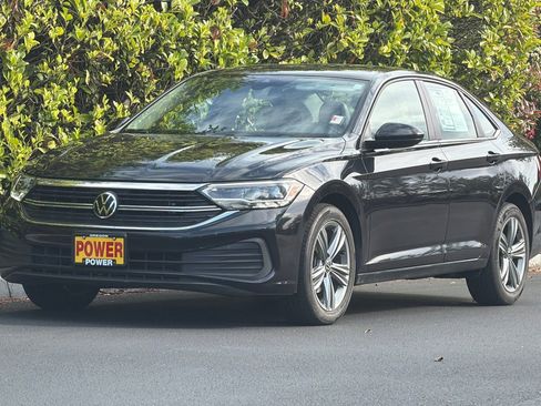 Used 2024 Volkswagen Jetta SE FWD image 8