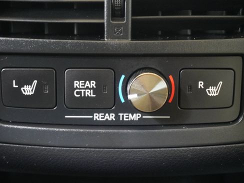 Used 2013 Toyota Avalon Limited w/ Technology Pkg FWD image 13