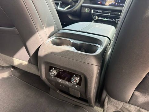 Used 2026 Chevrolet Traverse High Country FWD image 22