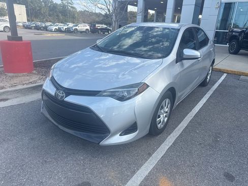 Used 2017 Toyota Corolla LE image 1