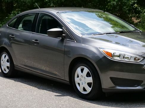 Used 2018 Ford Focus S FWD image 35