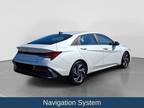 Used 2025 Hyundai Elantra Limited FWD image 7