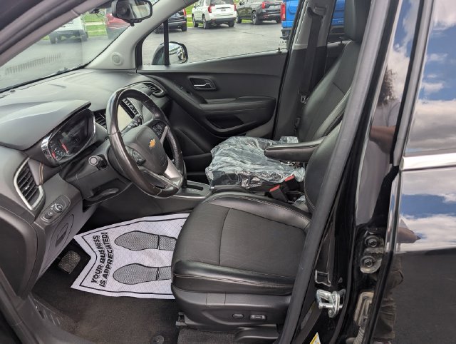 Used 2019 Chevrolet Trax LT w/ LT Convenience Package FWD image 13