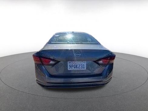 Used 2025 Nissan Altima 2.5 SV image 8