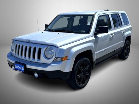Used 2013 Jeep Patriot Latitude AWD/4WD image 1