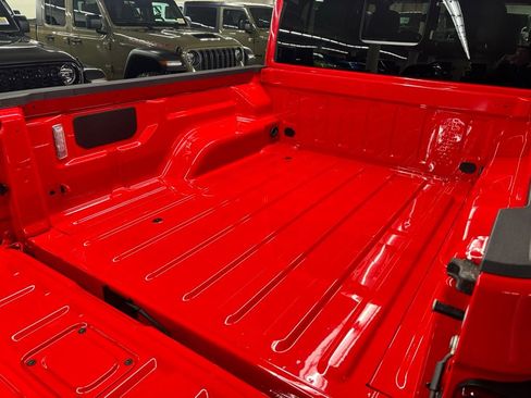 New 2025 Jeep Gladiator Mojave image 8