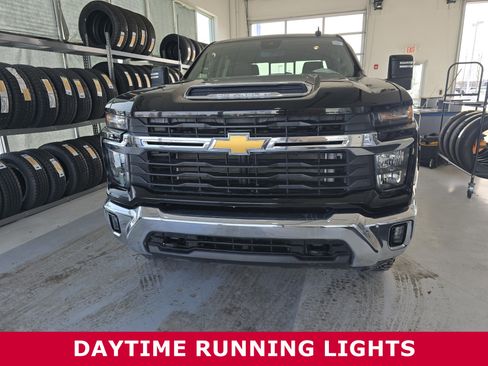 Used 2024 Chevrolet Silverado 2500 LT w/ Convenience Package image 2