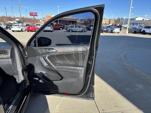 Used 2022 Volkswagen Tiguan SEL R-Line image 24