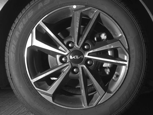 Used 2024 Kia Forte LXS FWD image 22
