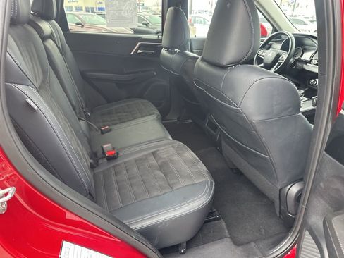 Used 2024 Mitsubishi Outlander SE image 25