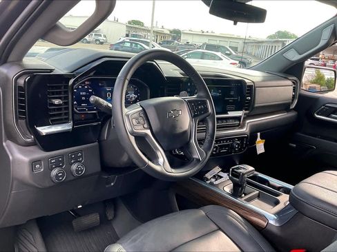 Used 2024 Chevrolet Silverado 1500 LT Trail Boss w/ LT Trail Boss Premium Package image 18