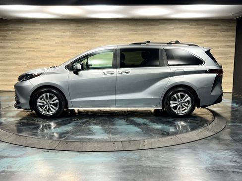Used 2024 Toyota Sienna XLE w/ XLE Plus Package AWD/4WD image 27