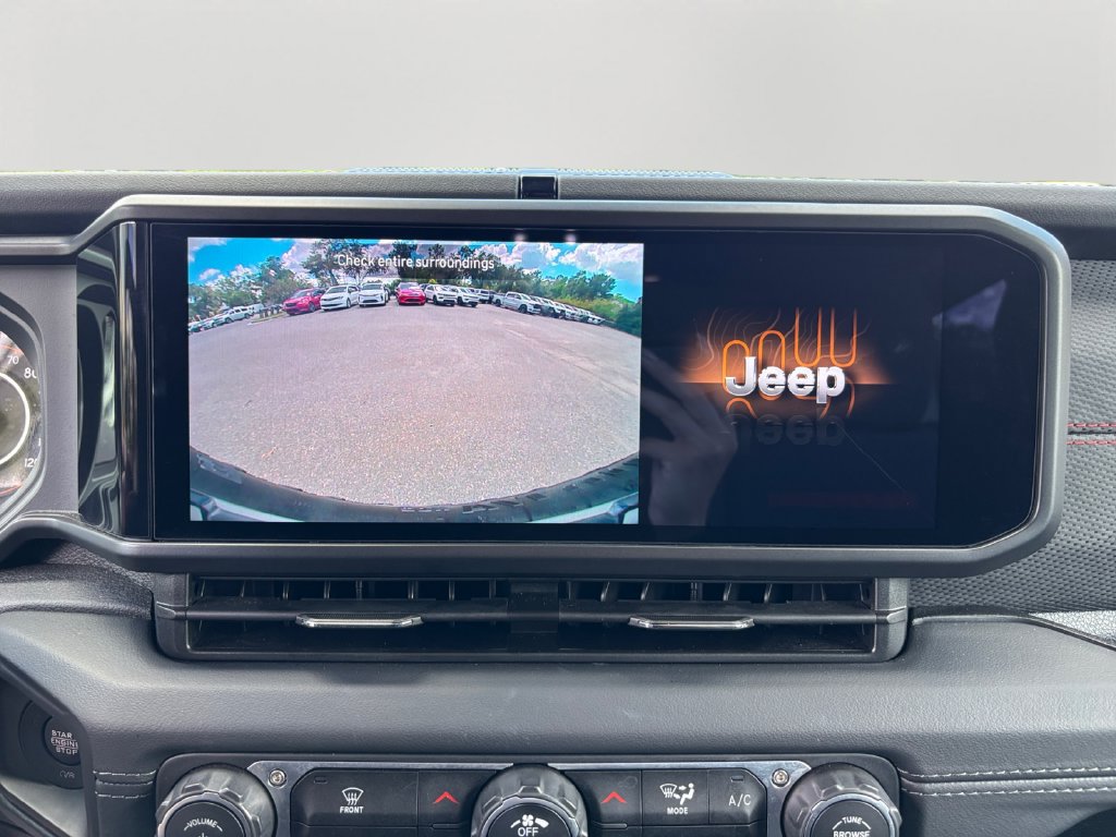 Used 2026 Jeep Wrangler Unlimited Rubicon AWD/4WD image 26