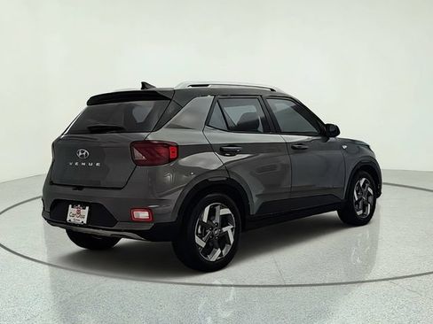 Used 2022 Hyundai Venue Limited FWD image 6