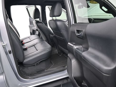 Used 2019 Toyota Tacoma TRD Off-Road AWD/4WD image 23