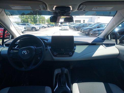 Used 2025 Toyota Corolla LE FWD image 9
