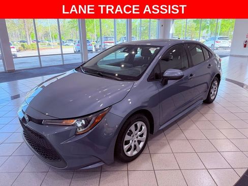 Used 2021 Toyota Corolla LE image 3