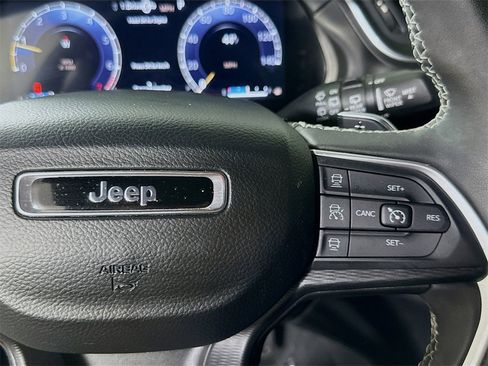 Used 2023 Jeep Grand Cherokee L Laredo image 24
