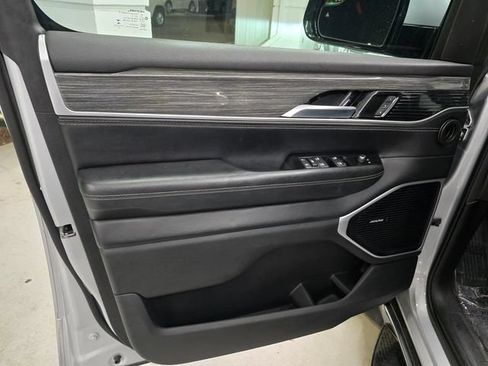 Used 2022 Jeep Wagoneer Series II AWD/4WD image 15